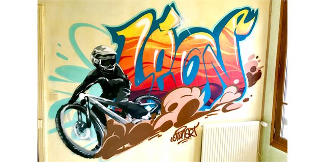 Graff and Bike_Morillon - libre de droit