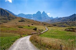 Balade aux pieds des Aiguilles d'Arves - OTI COEUR DE MAURIENNE