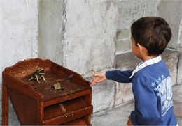 Jeux de la grenouille dans le cloître du Musée Savoisien - Département de la Savoie