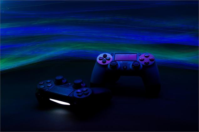 À vos manettes ! Jeux vidéo sur écran géant_Jacob-Bellecombette - Image par Victoria de Pixabay