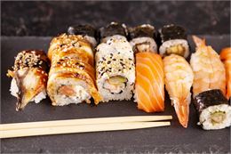 Sushis à emporter_Aime-la-Plagne - Image by DC Studio on Freepik