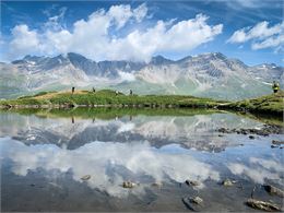 Concurrents autour d'un lac d'altitude - B.Thomas - OTHMV