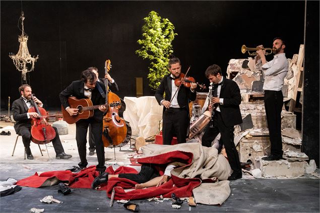 Le Crocodile trompeur / Didon et Enée - Samuel Achache, Jeanne Candel, Florent Hubert_Annecy - © Vic