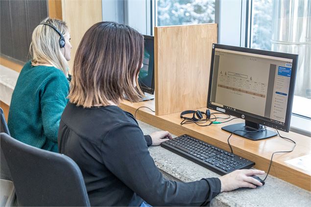 femmes_ordinateurs - mairie_megeve