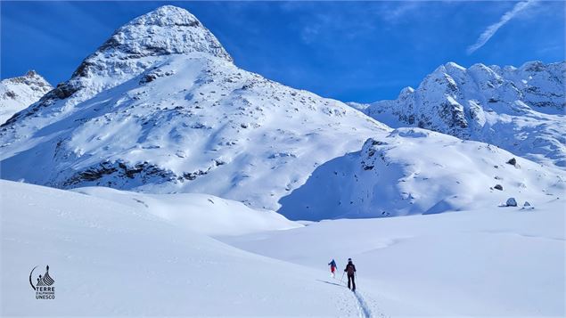 Skieurs de randonnée au-dessus de Bonneval sur Arc - Mr Le Moine