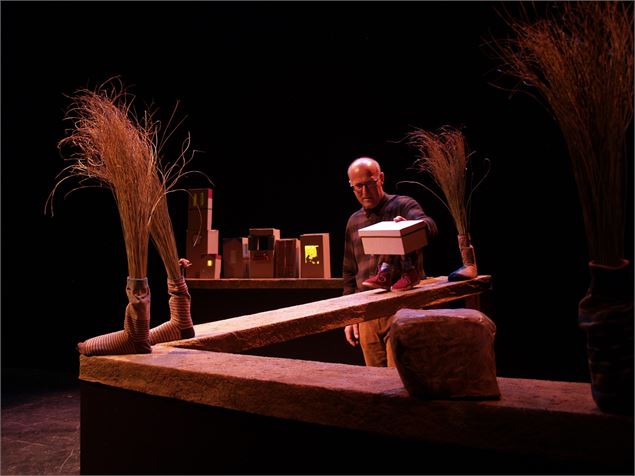 Théâtre d'objets : Mes nouvelles chaussures_Faverges-Seythenex - Cie Tian Gombau