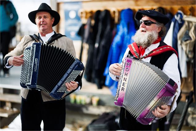 Opening : accueil folklorique savoyard_Les Allues - Sylvain Aymoz