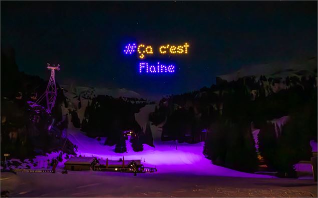 Spectacle de drones sur le bas de Flaine Forum - OT Flaine-Candice Genard