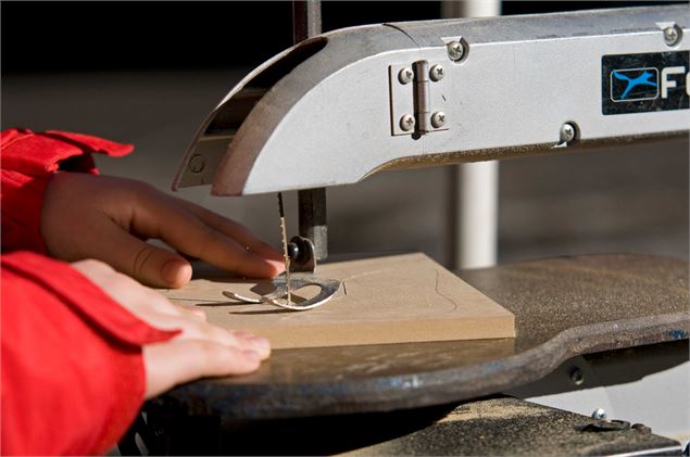 Initiation à la menuiserie pour les enfants. - Yvan Tisseyre / Vallée d'Aulps Tourisme
