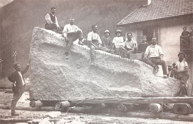 Visite commentée : ELe granite, une roche emblématique, en montagne comme en ville_Chamonix-Mont-Bla