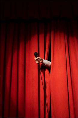 Soirée Théâtre d'impro - La tête à Toto_Taninges - Freepik