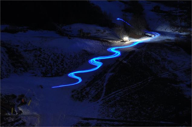 descente aux torches et skis led
