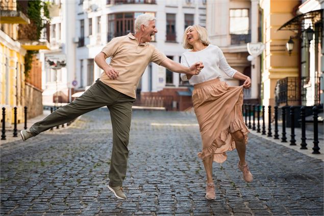 couple dansant - Image de Freepik