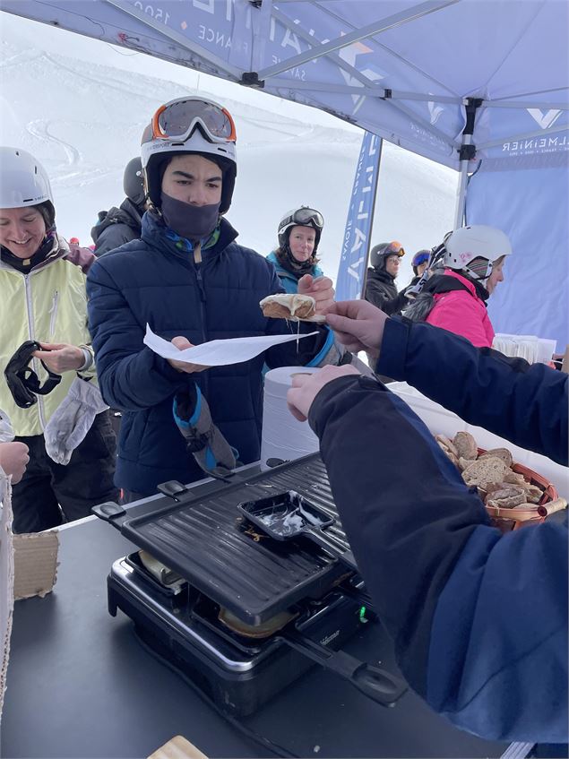 dégustation de fromage à raclette - Digital-Valmeinier