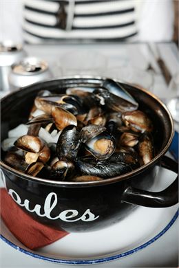 Journée Moules-Frites et soirée dansante_Ambronay - unsplash