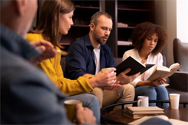 lecture à voix haute - Freepik