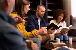 lecture à voix haute - Freepik