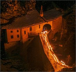 Chapelle Notre Dame du Charmaix de nuit - B.Thomas - OTHMV