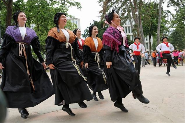 Descente aux flambeaux - le folklore savoyard_Les Belleville