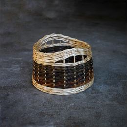 Atelier Vannerie Création d’un petit panier rond avec passe-droits._Novalaise