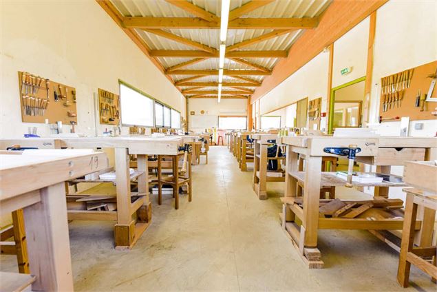 Com' les pros - Visite de l'école ébénisterie pour adultes_Vallières-sur-Fier