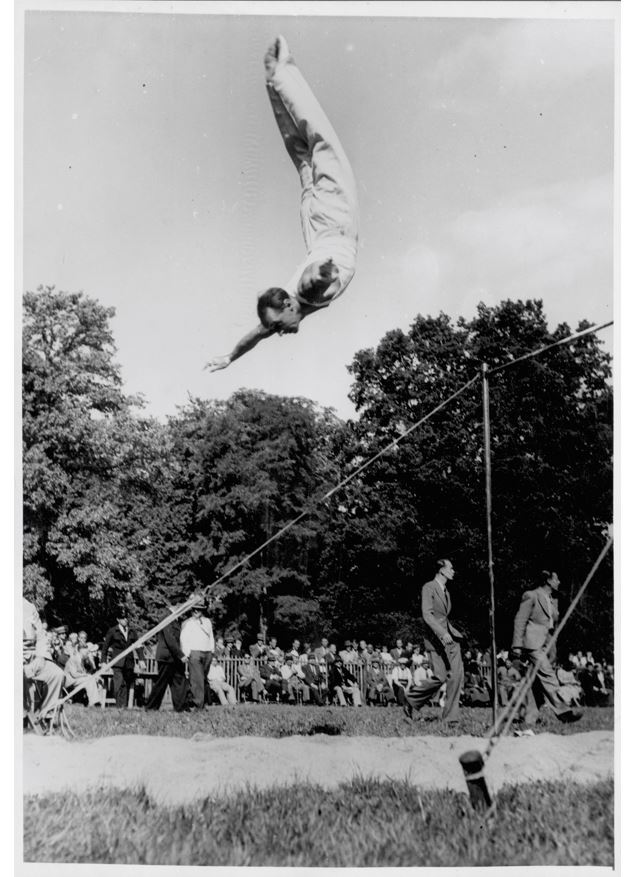 Cologny, stade de Frontenex, 1941 - Compétition de gymnastique - Maurice WASSERMANN
