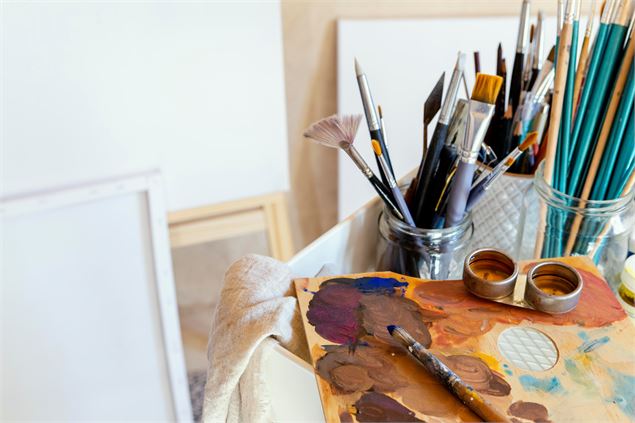 Declicc séniors : ateliers artistiques_Saint-Etienne-de-Cuines - freepik