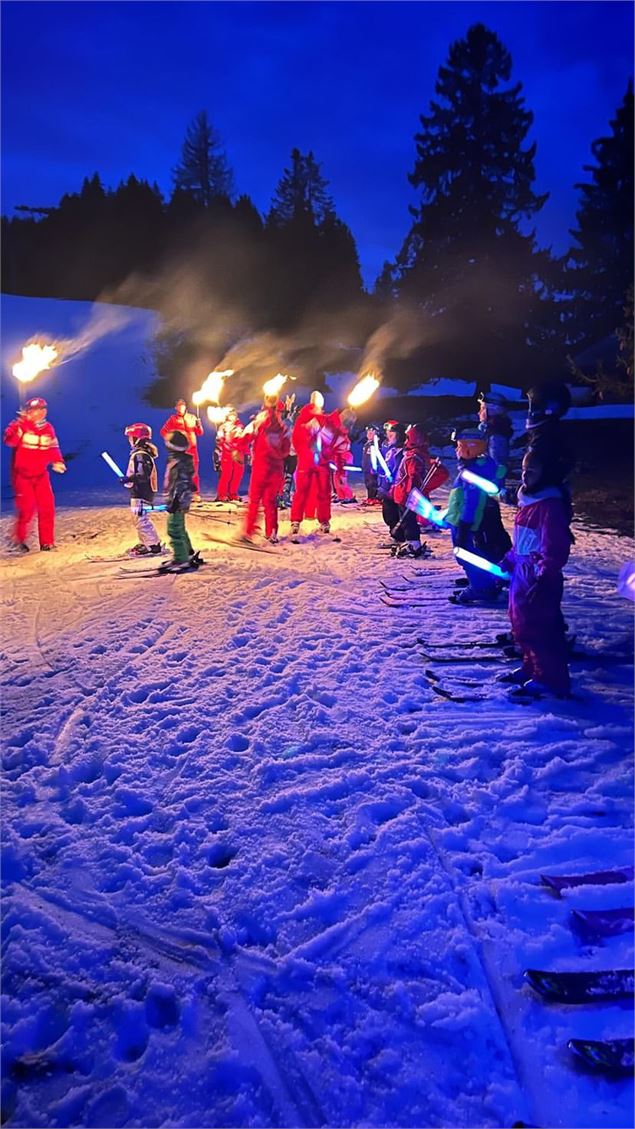 Descente aux étoiles des enfants de l'ESF - ESF La Chapelle d'Abondance