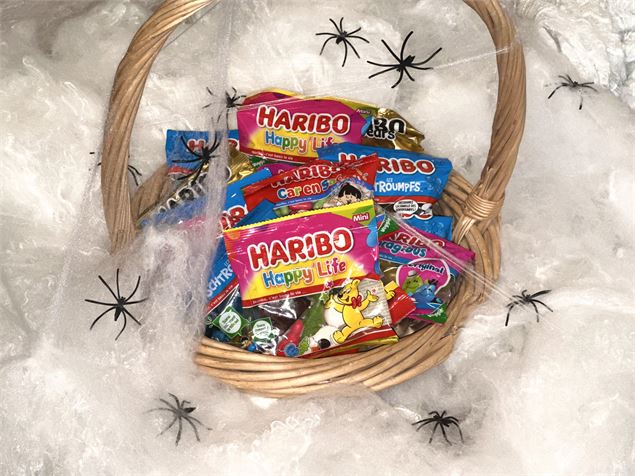 Créa’Monstres : Décoration de sacs à bonbons d'Halloween_Samoëns - Léo MINOZZI