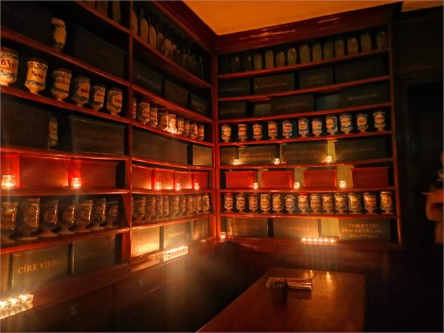 Apothicairerie aux chandelles - Josy Leblanc