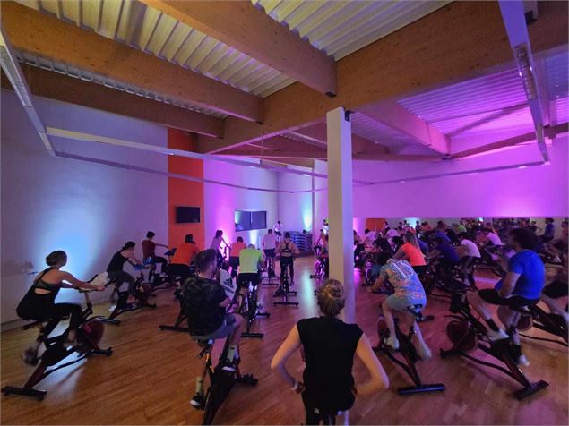 Cours collectif : soirée biking fluo_Megève