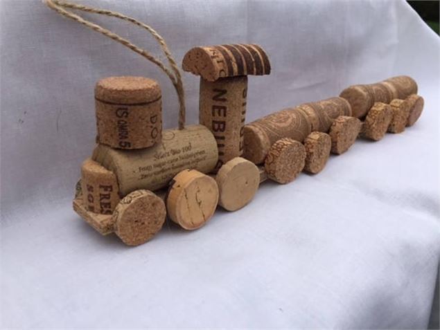Atelier fabrication d'un petit train en bouchon_Saint-Jean-de-Maurienne - Etsy - Pinterest