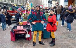 Les 2 artistes dans la foule - Hugo Mansoux
