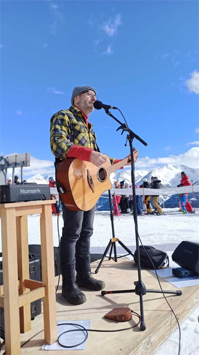 guitariste sur les pistes - M. Lefebvre OTHMV