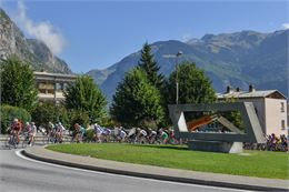 Coureurs dans le Rond-Point Opinel Saint-Jean-de-Maurienne - Pierre Dompnier