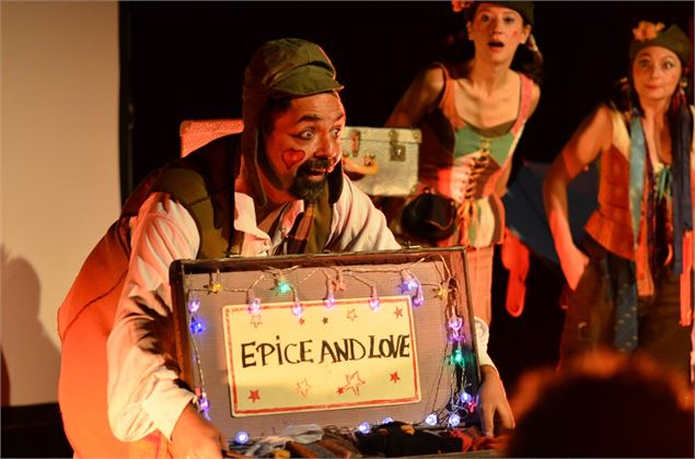 Spectacle-goûter | Voyages - Chapiteau Théâtre_Aime-la-Plagne - Elsa Dumoulin