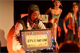 Spectacle-goûter | Voyages - Chapiteau Théâtre_Aime-la-Plagne - Elsa Dumoulin