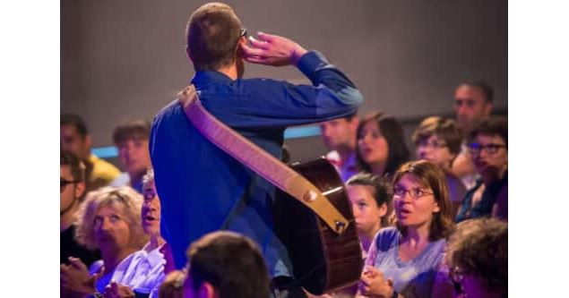 Cédric anime un One man Live Guitare Quizz - One Man Live Guitare Quizz