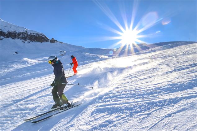 Flaine - Deux skieurs sur les pistes - OT Flaine - Bouilleur de photo