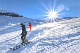 Flaine - Deux skieurs sur les pistes - OT Flaine - Bouilleur de photo