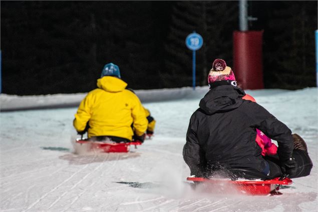 Soirée luge nocturne à Manigod - Ewen Lange Production