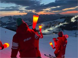 Descente aux flambeaux des moniteurs - ESF Manigod