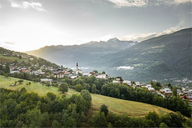 Marche à La Côte d'Aime_Aime-la-Plagne - Ambroise Abondance