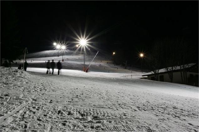 Ski Nocturne à Hirmentaz_Bellevaux - Remontées mécaniques Hirmentaz