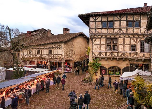 marché de Noël de la cité médiévale de Pérouges - Ketty Tranchina