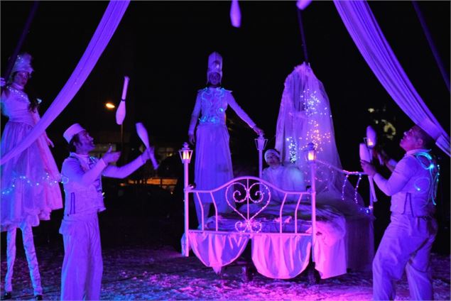 Descente aux flambeaux de Noël_Les Belleville - EMILIE MONTARLOT