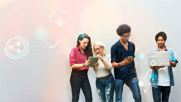 avatar Divers amis utilisant des appareils numériques - Image de rawpixel.com sur Freepik