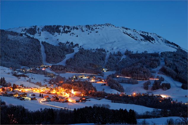 village d'Habère-Poche de nuit en hiver - OTADL