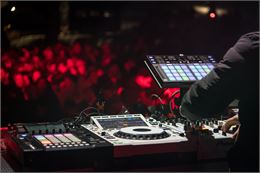 New year snow party  avec  DJ Swaro_Valmeinier