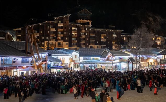 Foule sur le front de neige de La Norma - OTHMV-G.Lavila